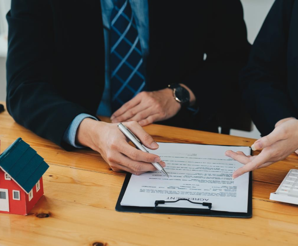 real estate lawyer